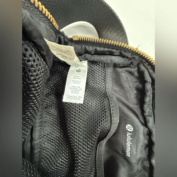 lululemon athletica Black Sherpa Crossbody Belt Bag - Image 5