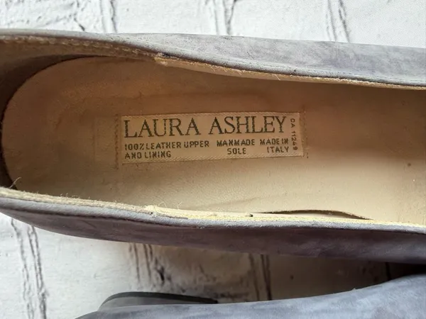 Vintage 1980s Laura Ashley Blue Suede Pumps Made In Italy Size 38 Cottage Core - Image 11