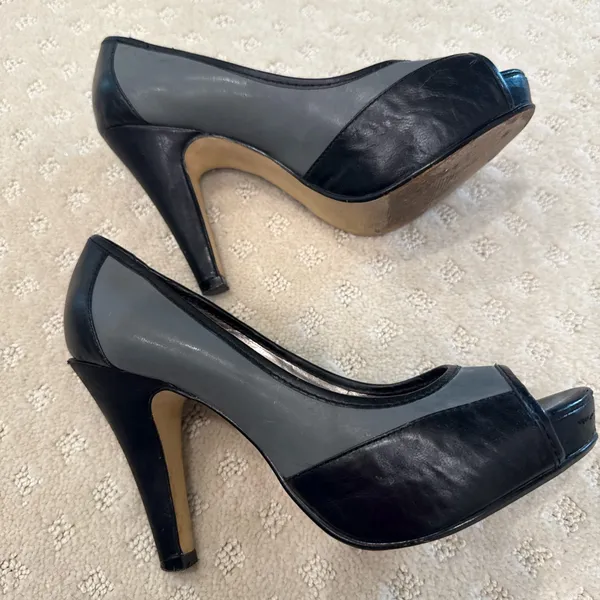 Steve Madden 7M Black Gray Leather Peep Toe Platform Heels - Image 4