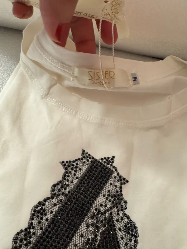 Sister fashion white and Black t shirt size M - Image 3