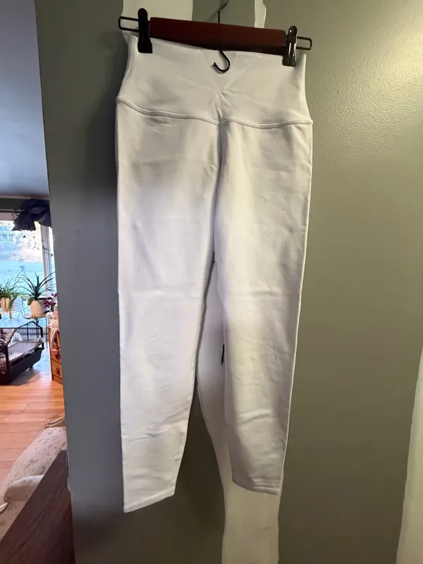 Alo Yoga High-Waisted White Airbrush Leggings. 7/8 length - Image 7