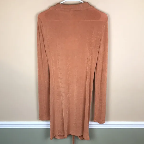 NWT Women’s Carley Long Sleeve Deep V-Neck Cinched Mini Dress - Image 4