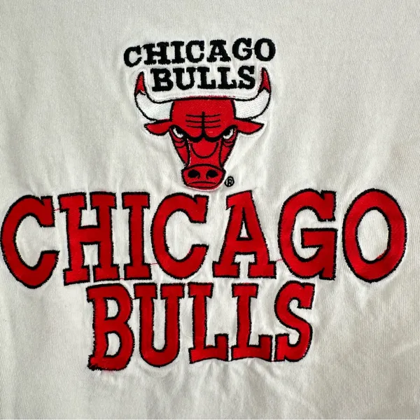Chicago Bulls NBA cropped off the shoulder tee - Image 3
