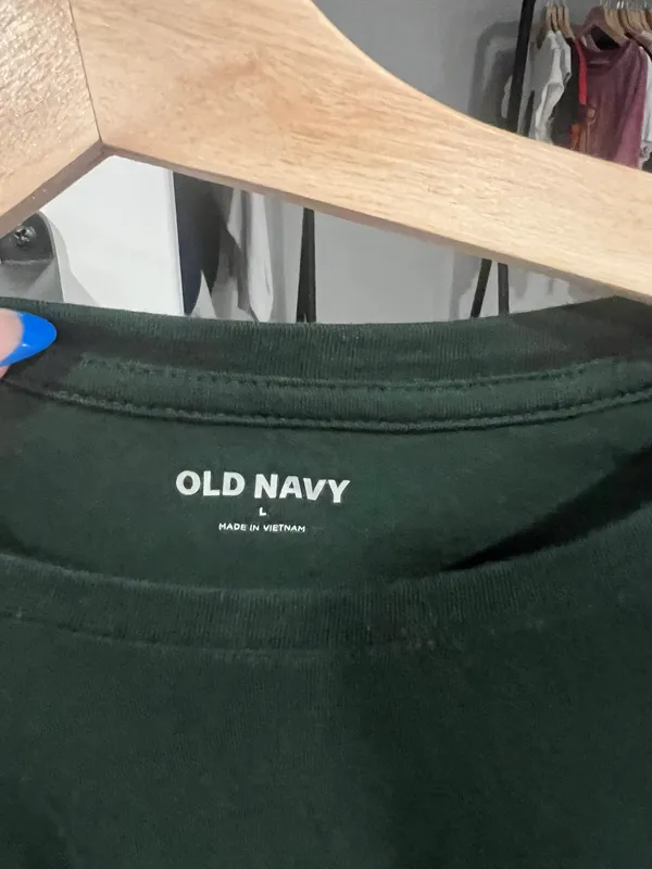 Old Navy green tee - Image 2