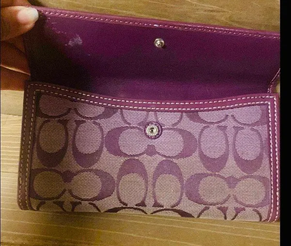 Coach women's wallet with credit card slots 8 length 4 wide - Image 4