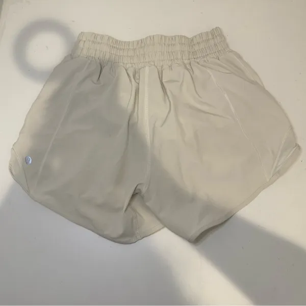Lululemon Hotty Hot Hawaii Exclusive Pineapple Off White Lined Short 4" Inseam 2 - Image 5