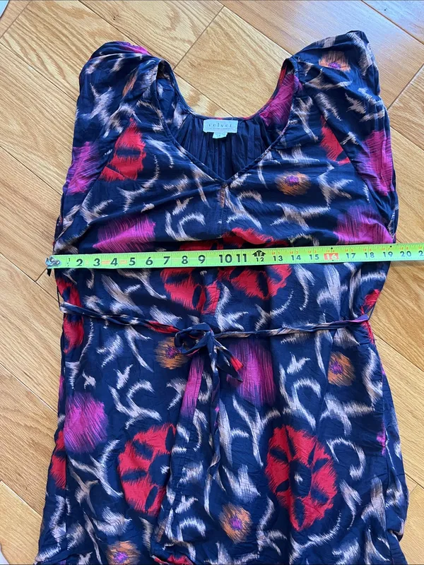 Velvet by Graham & Spencer Mini Dress silk blend with graphic Floral Print - Image 6