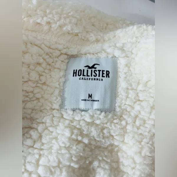Hollister pullover SOFT🌥️and warm 🔥 - Image 5