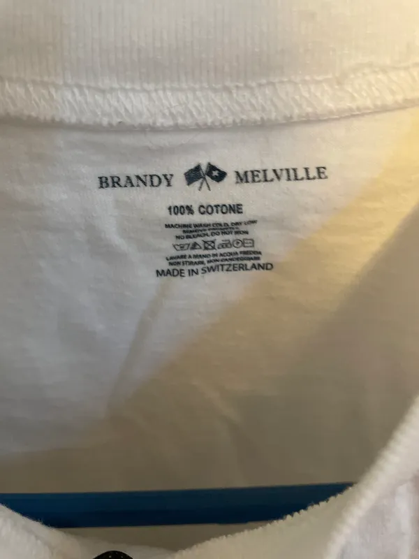 Brandy Melville Cropped T-shirt - Image 3