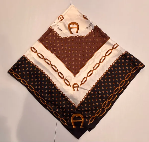 VINTAGE: Etienne Aigner | classic, square silk scarf - Image 10