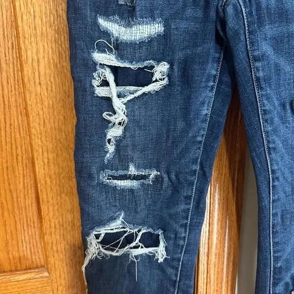 Like new!! American Eagle Outfitters Distressed Indigo Skinny Jeans - Image 4