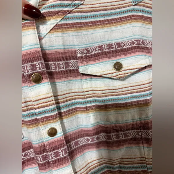 Ariat long sleeve - Image 4