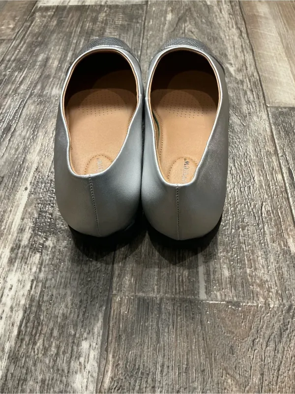 Comfortview Silver Ballet Flat with Silver Metallic Toe Size 10 Wide - Image 15