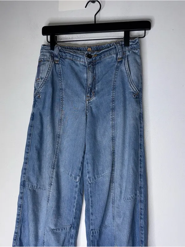Pilcro Beach Cargo Mid Rise Jeans Size 25‎ - Image 3