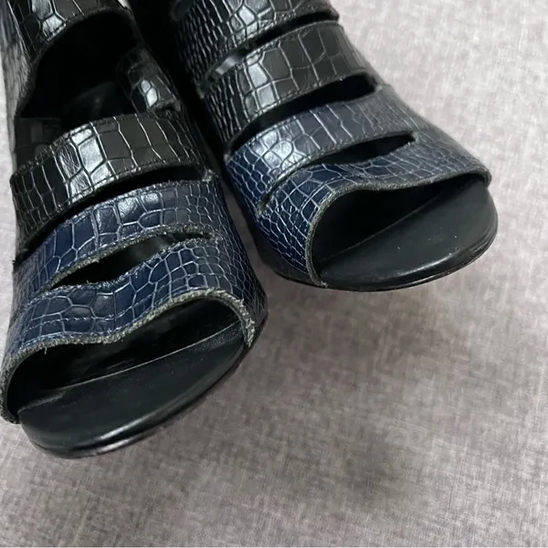 Rebecca Minkoff Sonny Embossed Peep Toe Wedge Booties Size 9 Navy Blue Black - Image 7