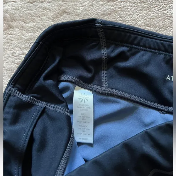 Athleta Women's‎ Blue Camo Sonar Capri Compression Leggings Size S - Image 5
