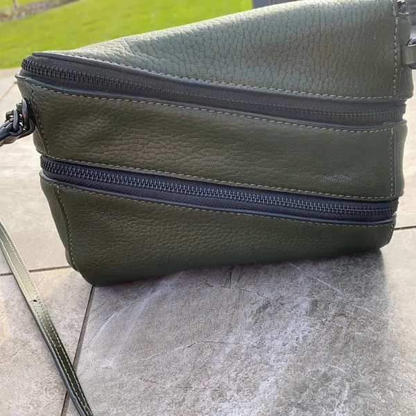 Marc Jacobs REVERSIBLE leather Crossbody / Creme /Hunter Green, GOAT leather - Image 4