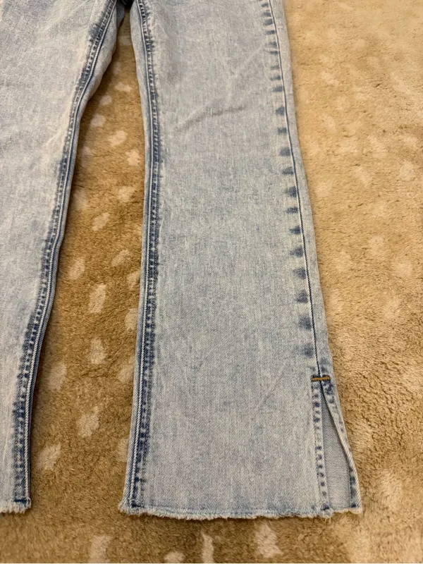 GAP Vintage Slim High Rise Jeans 26 2P Light Wash Split Hem NWT - Image 4