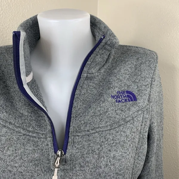 North Face Cresent Heathered Gray 1/4 Zip Women’s Sz M Pullover Purple Embroider - Image 4