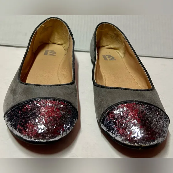R2 Faux Suede Gray Cap Toe Flats with Silver Glitter Accents Size 9 - Image 4