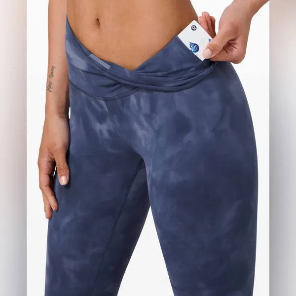 Lululemon Wunder Train High Rise 25” tights Diamond Dye Shade Naval Blue size 18 - Image 3