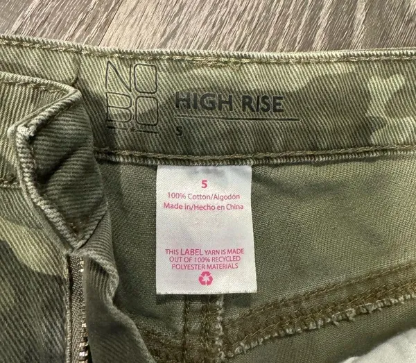 Camo jeans shorts Size 6 - Image 3