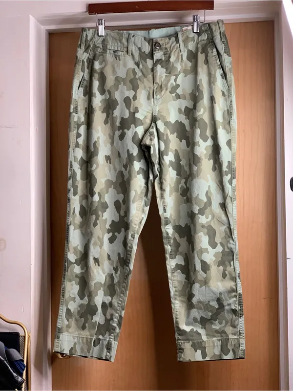 GAP Camo Straight Khaki High-Rise Pants in Green Tones Size-12 Utility - Image 3
