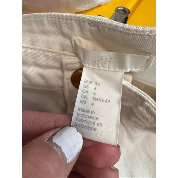 H&M White Denim Shorts Women’s Size 4 Rolled Hem Stretch Jean Shorts - Image 4