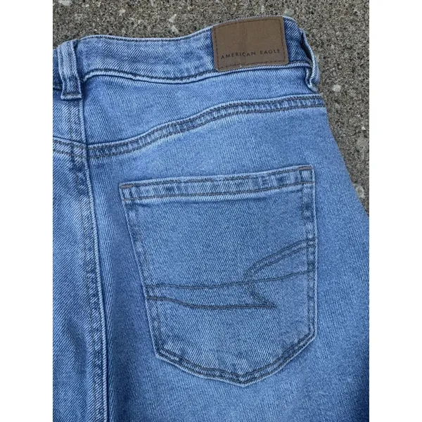 American Eagle Mom Straight Distressed Jeans Medium Wash Stretch‎ Size 4 Regular - Image 9