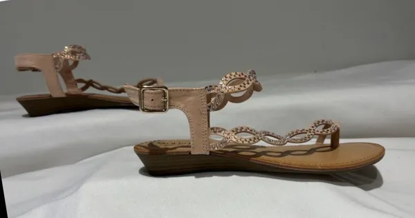 Unlisted by Kenneth Cole Embellished Wedge Sandals Size 7 - Image 6