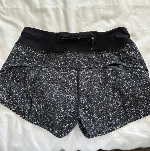 Lululemon Speed Up Short Low-Rise 2.5” - Image 2