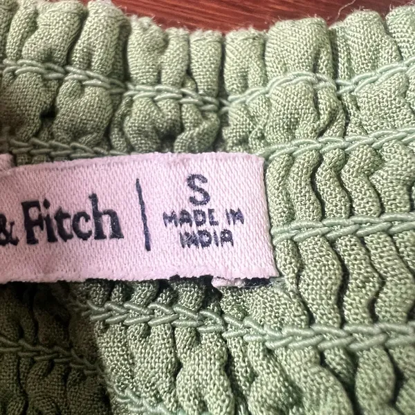 Abercrombie and Fitch Green Linen crop top size Small - Image 4