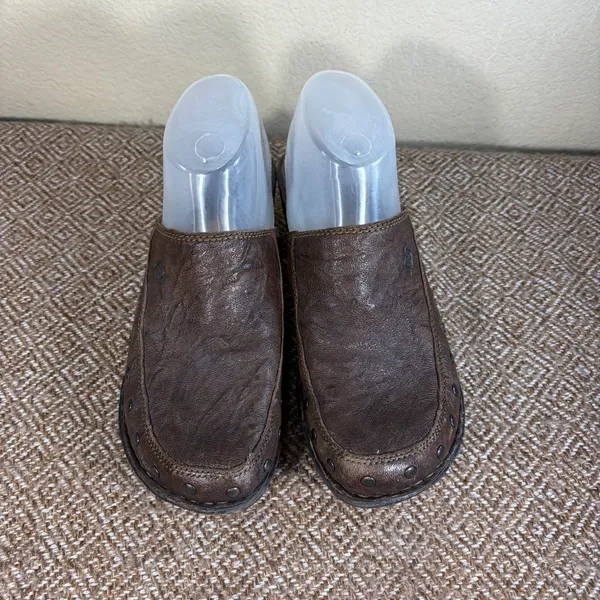 Born Shoes Womens 9 M Metal Studs Slip On Mules Clogs Brown Leather Heels Grunge - Image 2