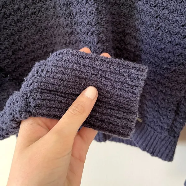 Abercrombie&Fitch blue knit v-neck long sleeved casual sweater winter navy blue‎ - Image 4