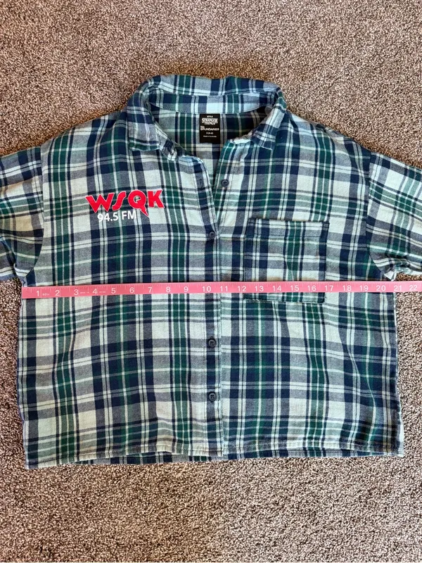 Stranger Things Hawkins Hitmaker WJQK Plaid Flannel Shirt Women’s S 4-6 - Image 5
