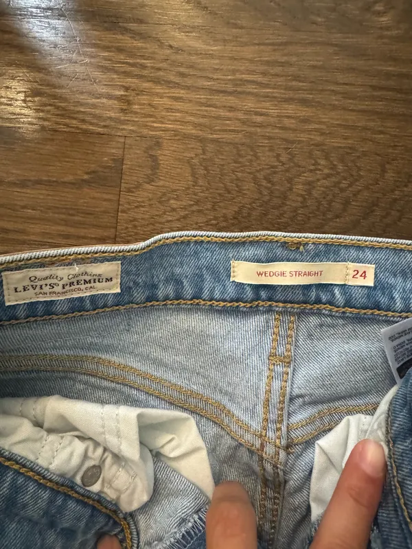 Levi’s Jeans Wedgie Straight Women’s 24 - Image 2