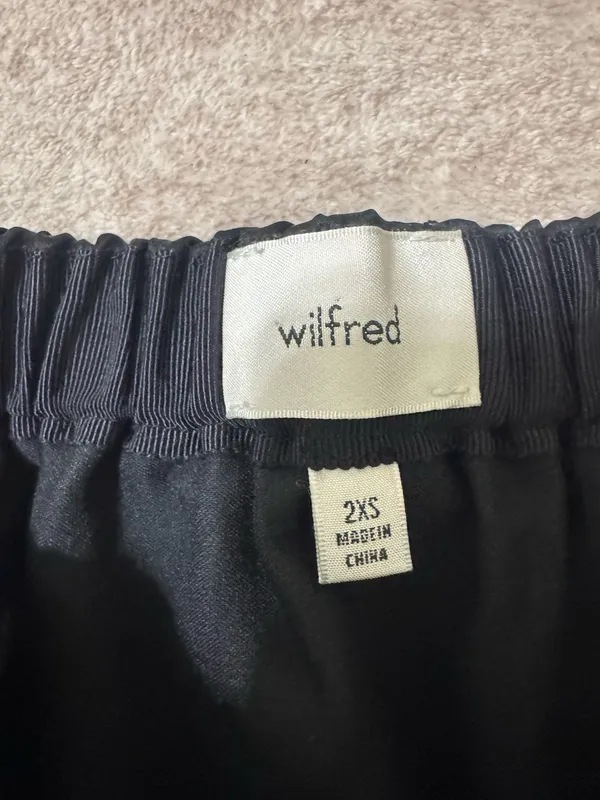 Aritzia Wilfred Scarlet satin skirt size 2xs - Image 3