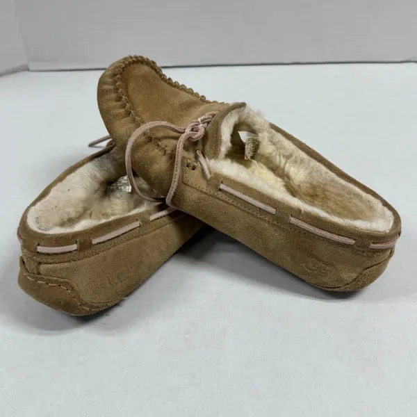 UGG‎ Women's Dakota Wool Lined Suede Slipper - Size 8. - Image 11
