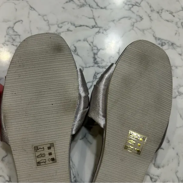 Draper James Silver Bow Slid Slip On Sandals‎ Size Small - Image 5