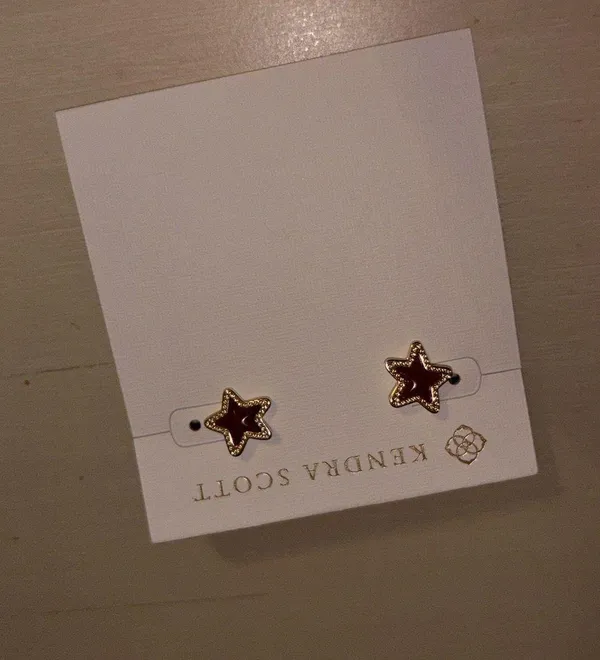 Kendra Scott NWT Jae Star Gold Stud Earrings in Maroon Jade - Image 3