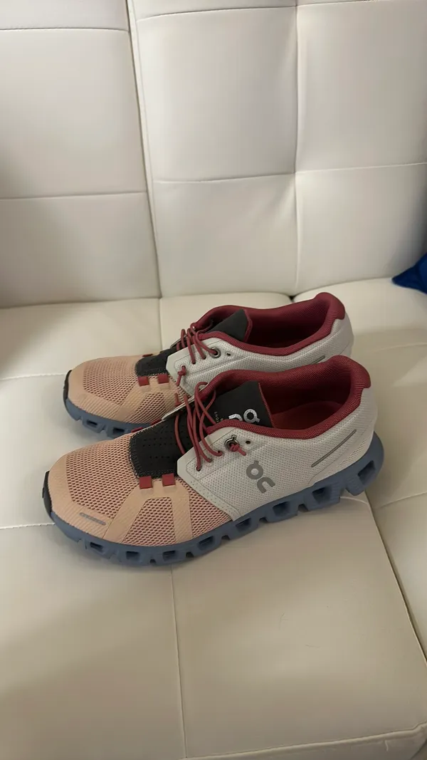 On Cloud Shoes Women’s 6.5 Running - Image 3