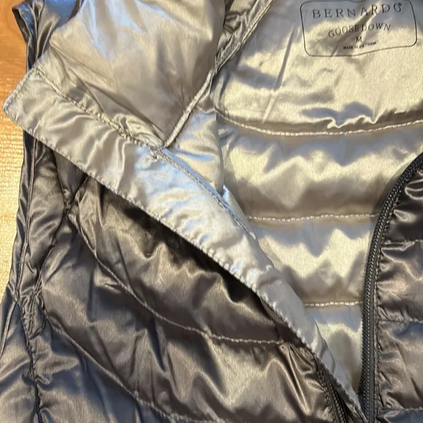 Bernardo Puffer Vest Womens Medium Silver Excellent Goose Down Quilted‎ Metallic - Image 2