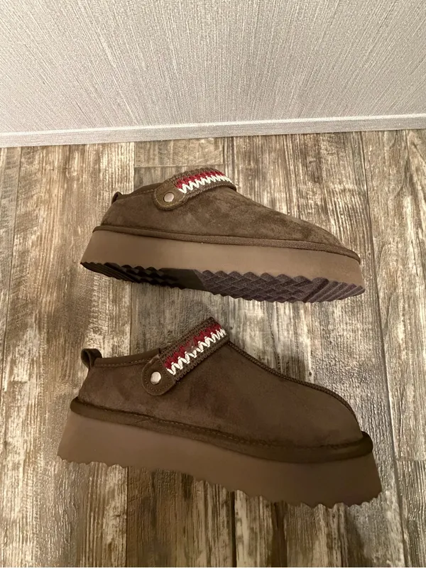 Women’s Brown FauxSuede Slip-On Loafers with Red & White Accent Strap Size 9 - Image 11