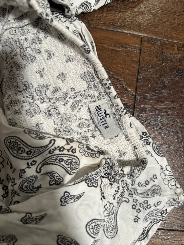 Hollister White Bandana Top - Image 4
