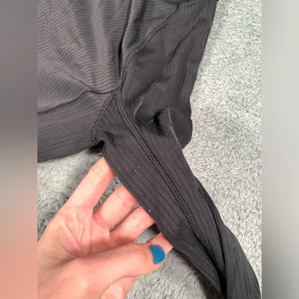Lululemon its rulu ribbed Black Long Sleeve Women's Top small - Image 12