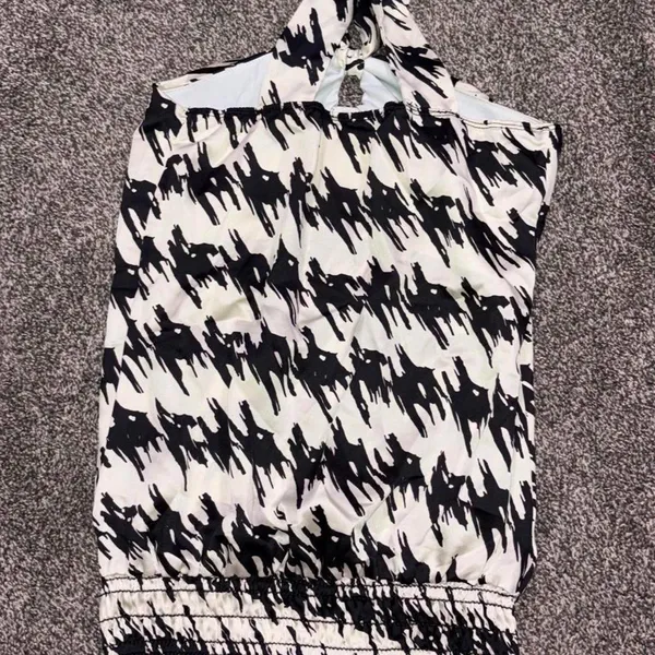 Contemporary white and black houndstooth halter top medium - Image 3
