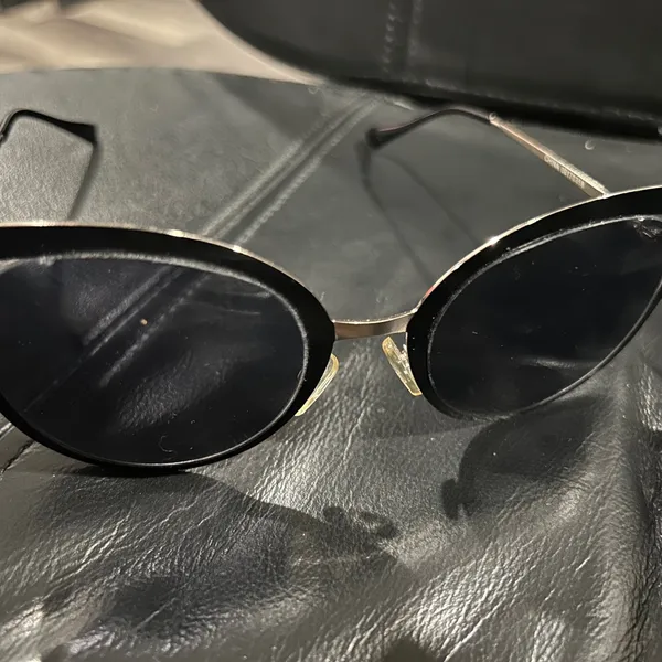 Black Round Sunglasses - Image 5