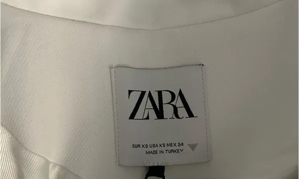 ZARA Cropped White Blazer - Image 3