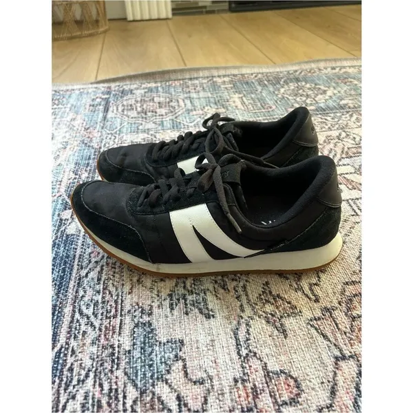 Kizik Milan Black and White Suede Hands-Free Sneakers Unisex Size 11.5 Women’s - Image 5