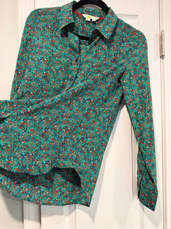 Boden Size 6 Green Floral Button Front Silk Shirt Blouse Green Ditsy Print - Image 4
